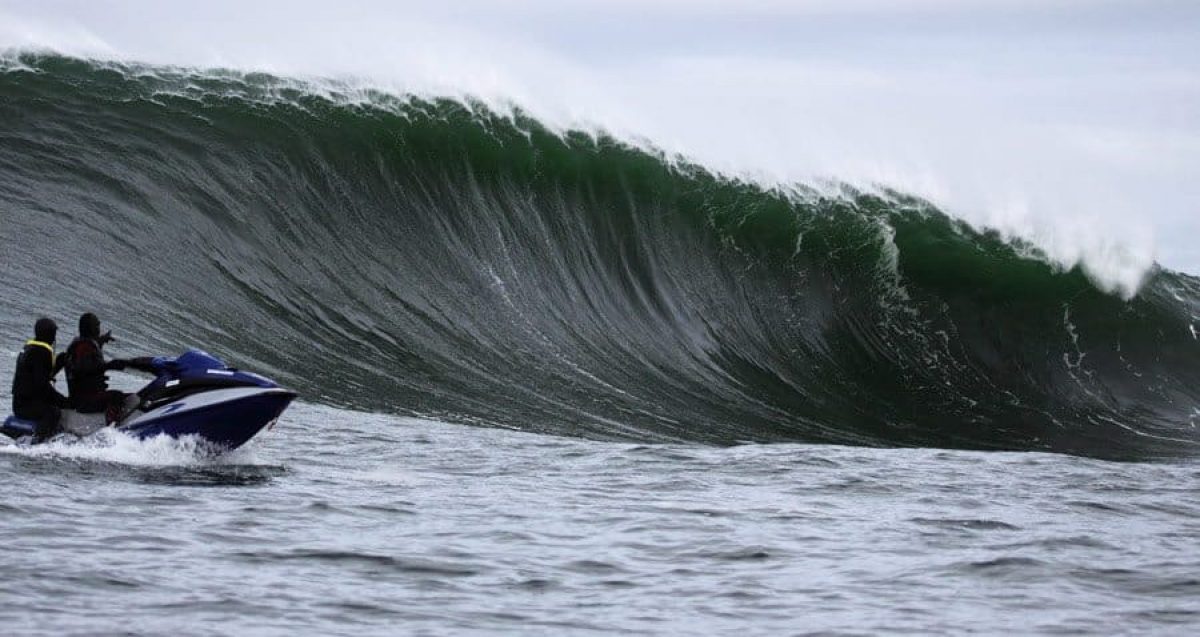 Big wave surfing Prowlers Ireland